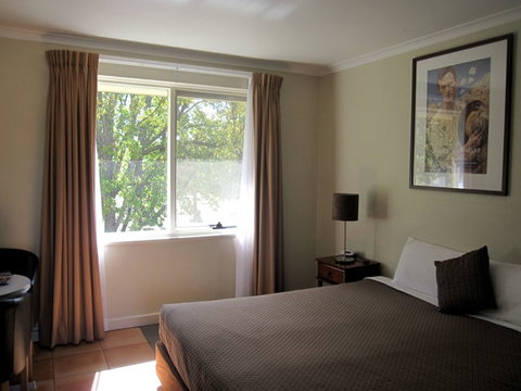 Forrest Hotel & Apartments - Tourism Caloundra 0