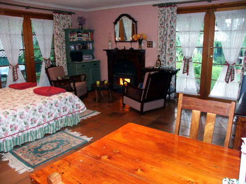 Gawler Churchhill Mews Bed & Breakfast - Tourism Caloundra 0