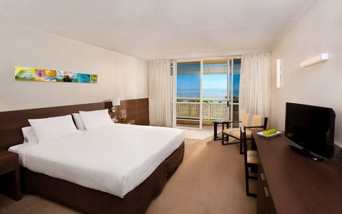 Holiday Inn Cairns Harbourside - Tourism Caloundra 0