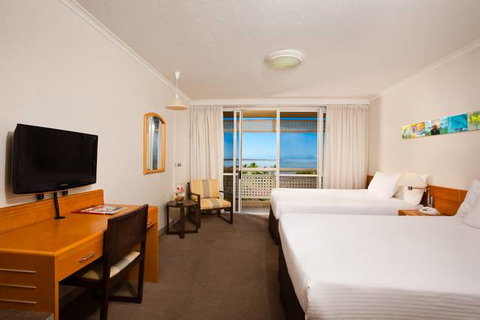 Holiday Inn Cairns Harbourside - Tourism Caloundra 1