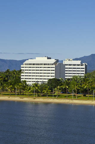 Holiday Inn Cairns Harbourside - Tourism Caloundra 4