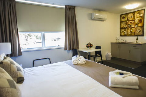 Hotel Gracelands - Tourism Caloundra 1