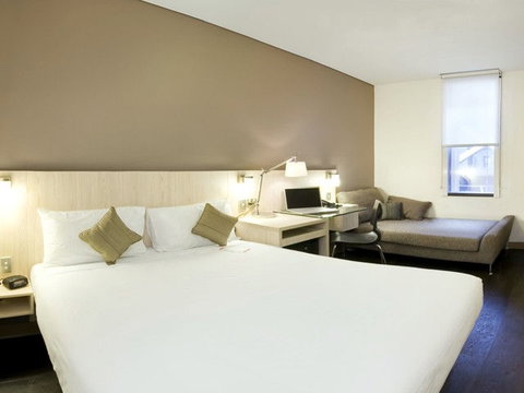 Ibis Sydney King Street Wharf - Tourism Caloundra 1