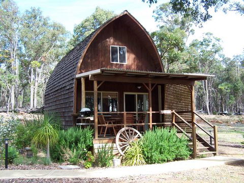 Jarrah Glen Cabins - Tourism Caloundra 0