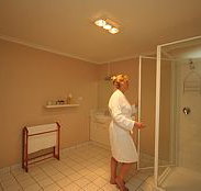 Lagoon Pocket Bed  Breakfast - Tourism Caloundra