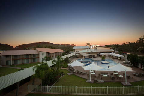Lasseters Hotel - Tourism Caloundra 3
