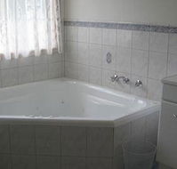Macburn Self Contained Cottages Dog Friendly - Tourism Caloundra