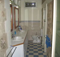 MacDonnell House Naracoorte Cottages - Tourism Caloundra
