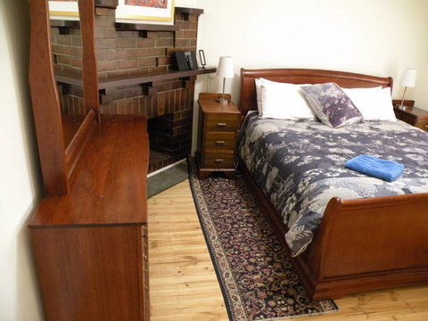 MacDonnell House (Naracoorte Cottages) - Tourism Caloundra 4