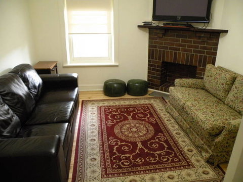 MacDonnell House (Naracoorte Cottages) - Tourism Caloundra 7