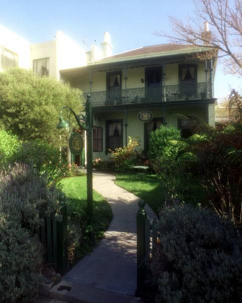 Magnolia Court Boutique Hotel - Tourism Caloundra 1