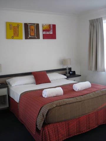Oakey Motor Inn - Tourism Caloundra 1