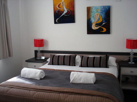 Oakey Motor Inn - Tourism Caloundra 0