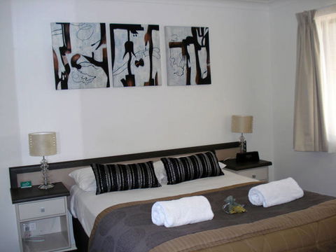 Oakey Motor Inn - Tourism Caloundra 3