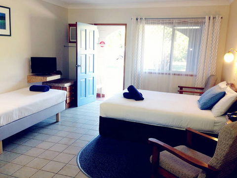 Paradise Court Holiday Units - Tourism Caloundra 2
