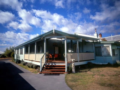 Pitstop Lodge Guesthouse And B&B - Tourism Caloundra 0