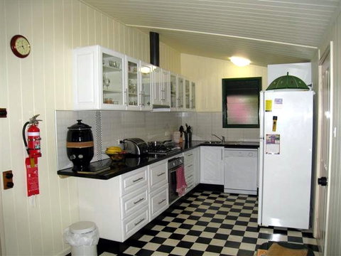 Pitstop Lodge Guesthouse And B&B - Tourism Caloundra 2