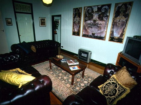 Pitstop Lodge Guesthouse And B&B - Tourism Caloundra 3