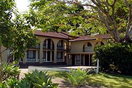 Poinciana Motel - Tourism Caloundra 1