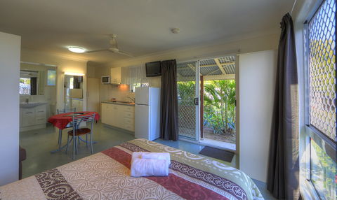 Queens Beach Tourist Village - Tourism Caloundra 3
