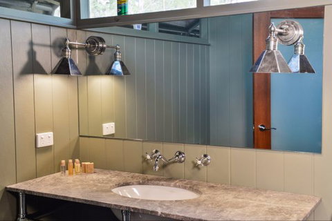 Arnhemland Barramundi Nature Lodge - Tourism Caloundra 11