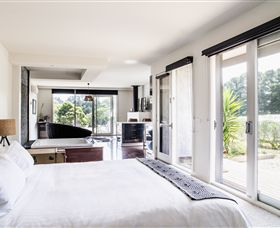 Polperro Winery Luxury Accommodation - Tourism Caloundra 1