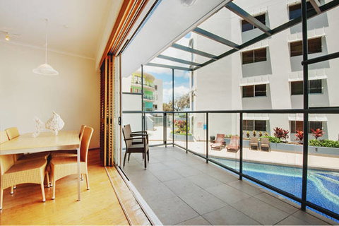 Rolling Surf Resort - Tourism Caloundra 0