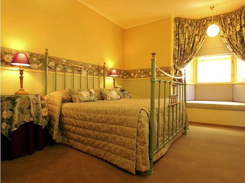 Russell Hotel - Tourism Caloundra 2