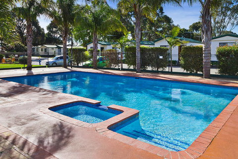 Sandhurst Motel - Tourism Caloundra 2