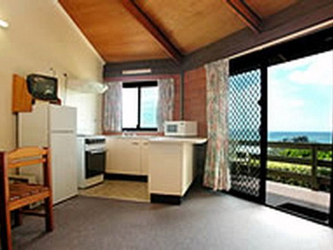 Shelly Beach Cabins - Tourism Caloundra 0