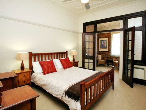 The Bank Guesthouse - Tourism Caloundra 0