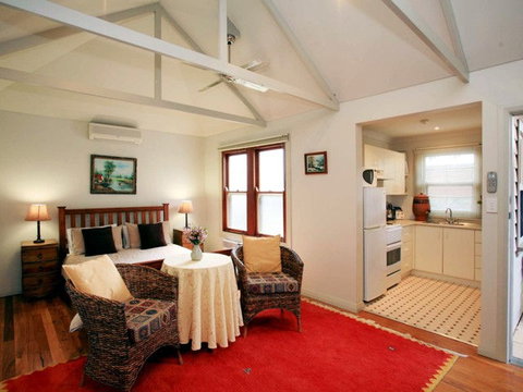 The Bank Guesthouse - Tourism Caloundra 3