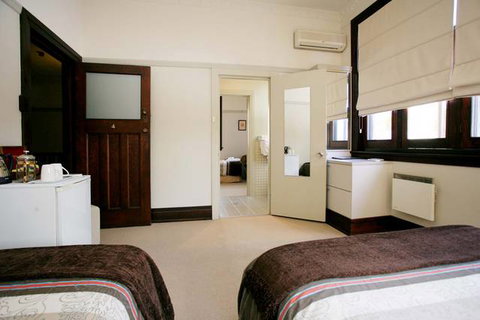 The Bank Guesthouse - Tourism Caloundra 5