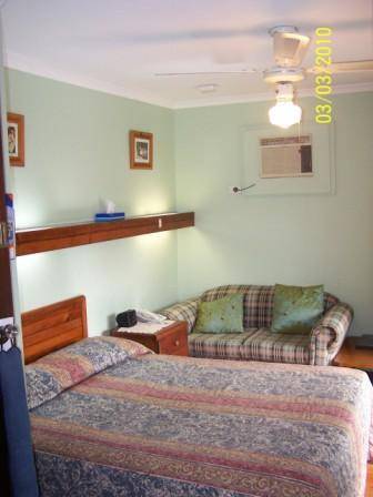 The Coachman Motor Inn - Tourism Caloundra 1