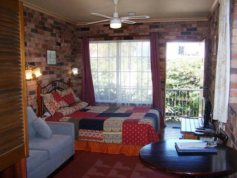 The Coachman Motor Inn - Tourism Caloundra 2