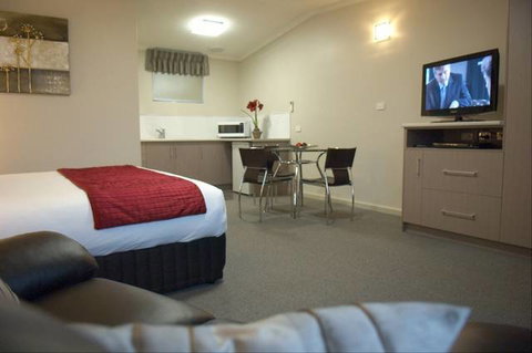 Tower Motor Inn - Tourism Caloundra 5