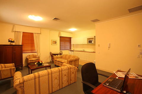 ULTIQA Rothbury Hotel - Tourism Caloundra 2