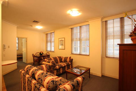 ULTIQA Rothbury Hotel - Tourism Caloundra 3
