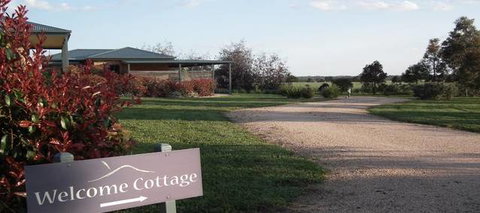Welcome Cottage Executive Serviced Accommodation - Tourism Caloundra 3