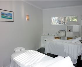 Karma Chalets And Karisma Spa - Tourism Caloundra 3