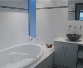 Karma Chalets And Karisma Spa - Tourism Caloundra 2