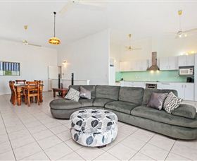 Beach View Holiday Villa - Tourism Caloundra 2