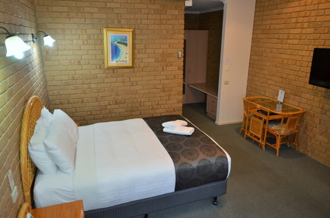 Tropicana Motor Inn - Tourism Caloundra 5