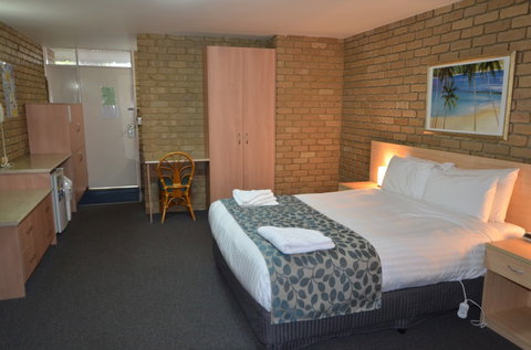 Tropicana Motor Inn - Tourism Caloundra 6