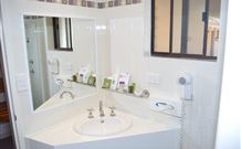 Hilltops Retreat Motor Inn - Young - Tourism Caloundra 0