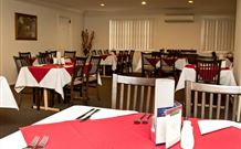 Hilltops Retreat Motor Inn - Young - Tourism Caloundra 3