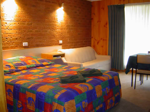 Country Roads Motor Inn - Narrandera - Tourism Caloundra 2