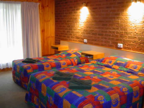 Country Roads Motor Inn - Narrandera - Tourism Caloundra 3