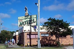 Jackie Howe Motel - Tourism Caloundra 0