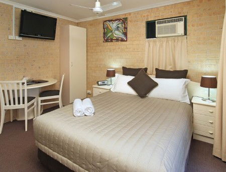 Edmondstone Motel - Tourism Caloundra 1